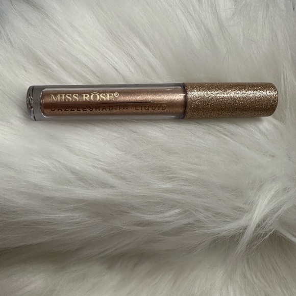 Shimmering Gold Liquid Eyeshadow - Picture 1 of 3